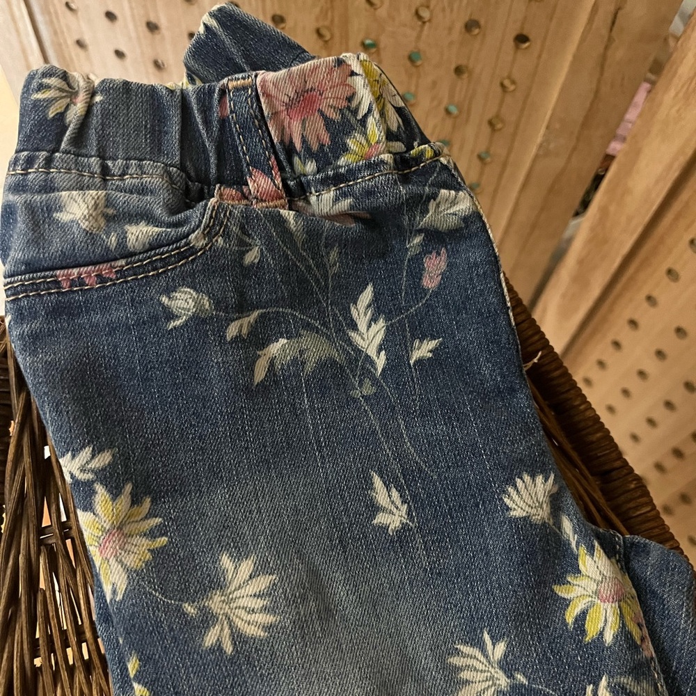 Flower print girls denim. Gap size 5 toddler Jean. Great quality great condition